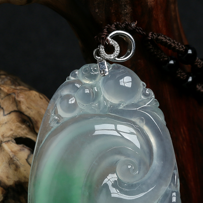 缅甸天然高冰种飘绿翡翠挂件-红掌柜