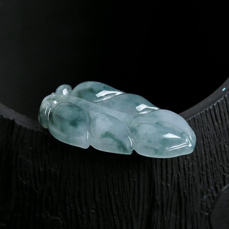 缅甸天然糯种翡翠叶子挂件-红掌柜