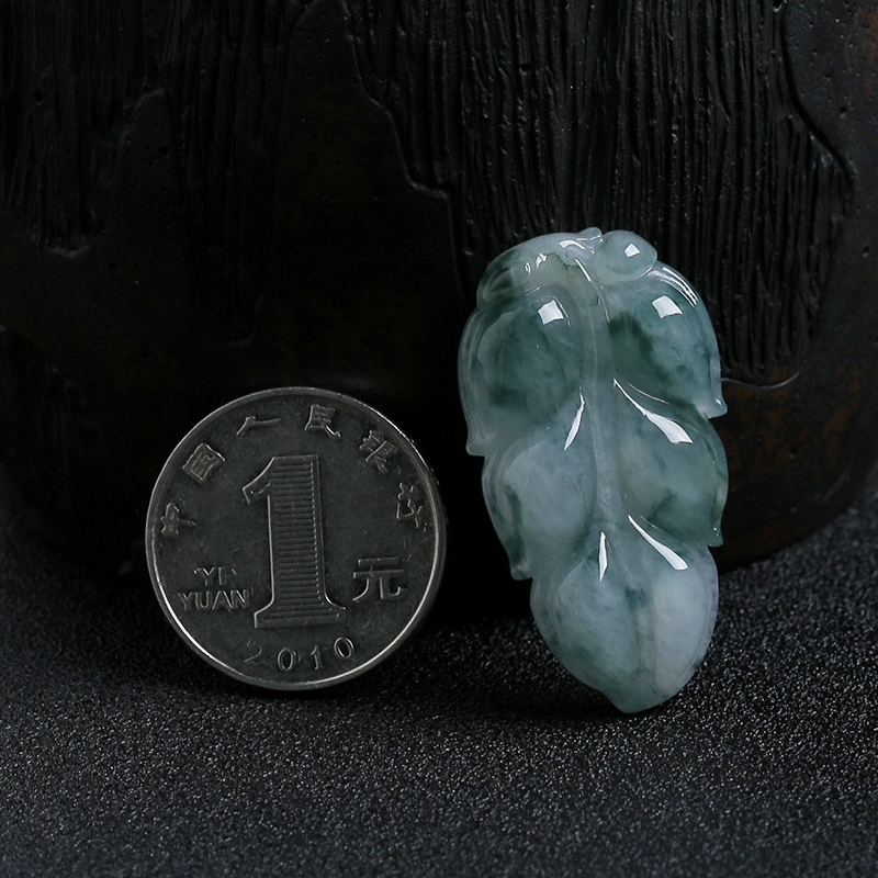 糯种飘花翡翠叶子挂件-红掌柜