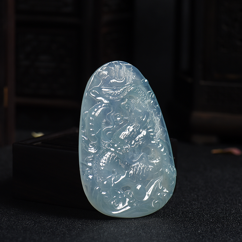 糯冰种翡翠龙牌吊坠-红掌柜