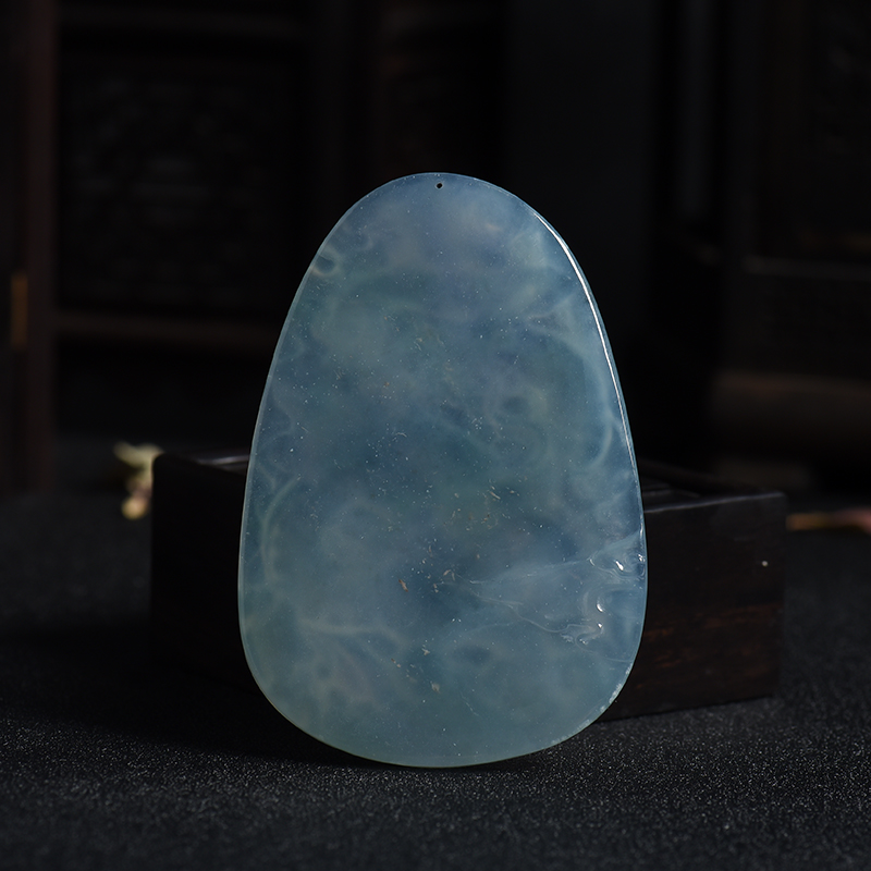 糯冰种浅紫色翡翠吊坠-红掌柜