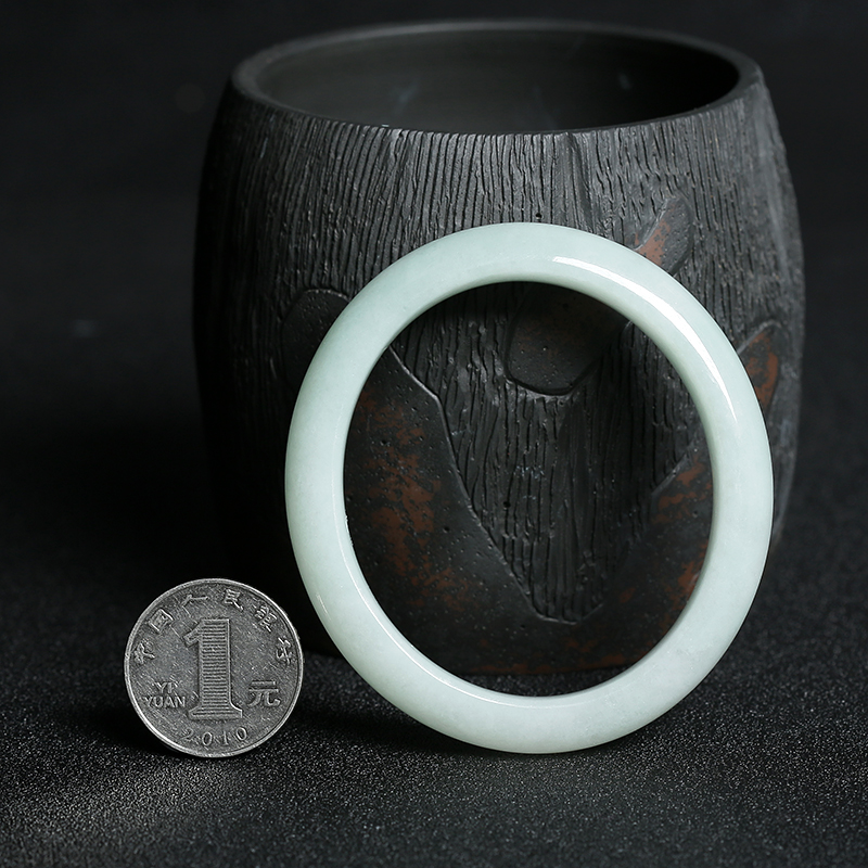 缅甸A货浅绿翡翠贵妃镯 - 红掌柜