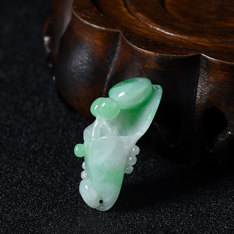 糯种翡翠吊坠-红掌柜