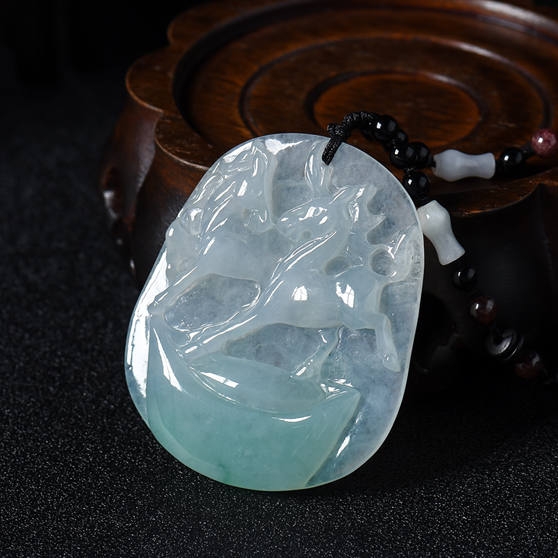 冰糯种翡翠马牌-红掌柜