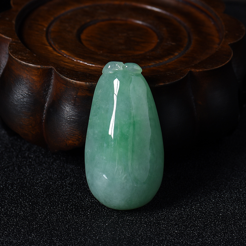 糯种带翠色翡翠佛瓜吊坠-红掌柜