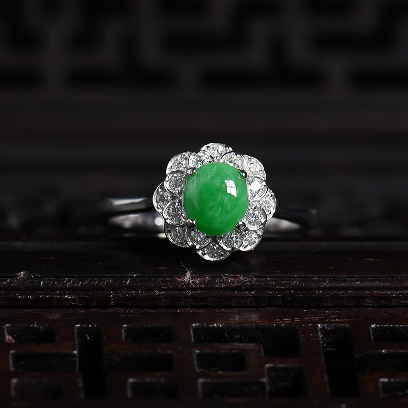 缅甸A货天然银镶豆种翠绿翡翠戒指 - 红掌柜