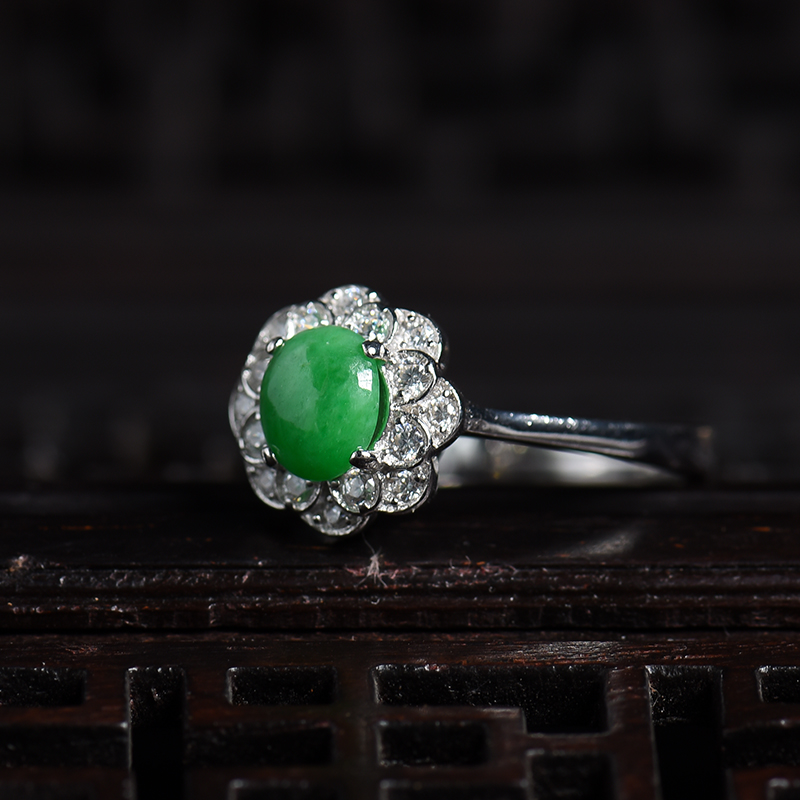 天然银镶豆种翠绿翡翠戒指 - 红掌柜