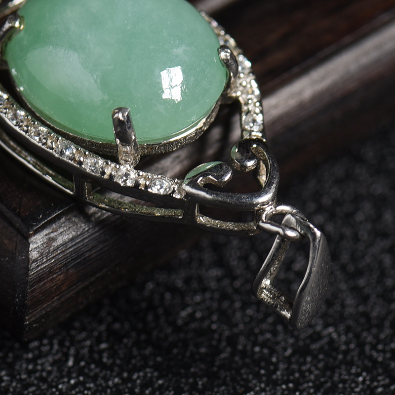 豆绿色翡翠吊坠 - 红掌柜