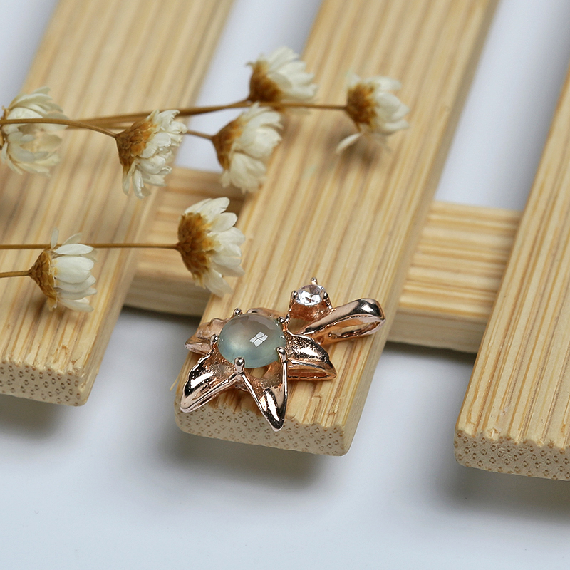 浅绿翡翠花朵吊坠 - 红掌柜