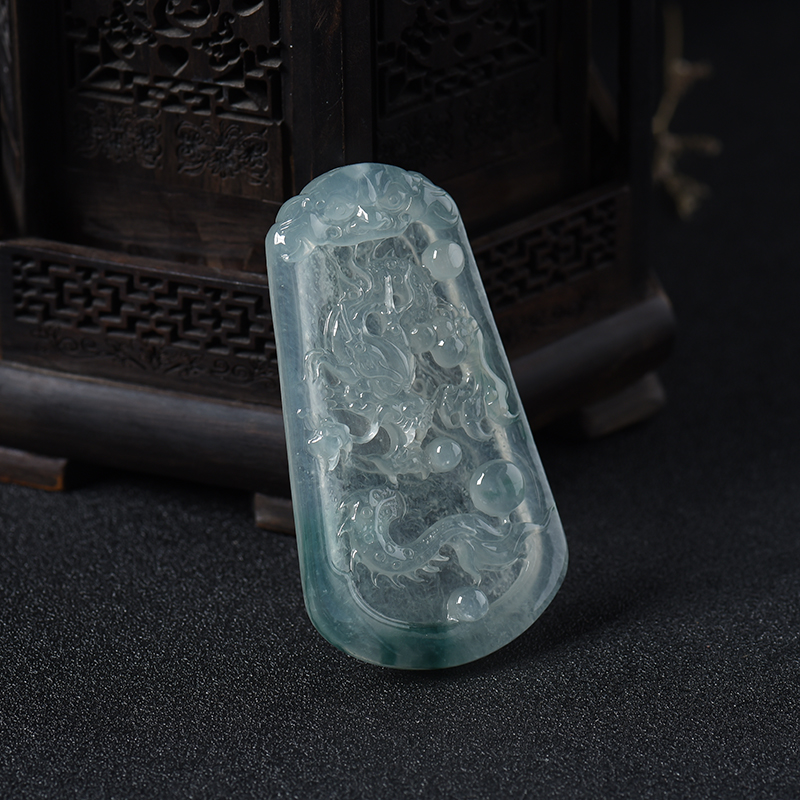 冰种翡翠龙牌挂件-红掌柜