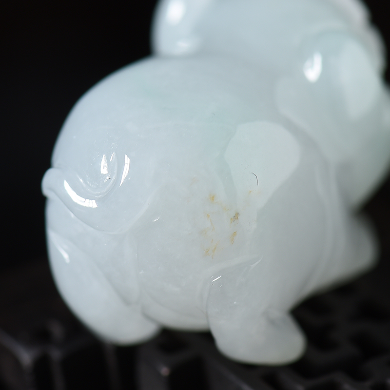 翡翠猪吊坠-红掌柜