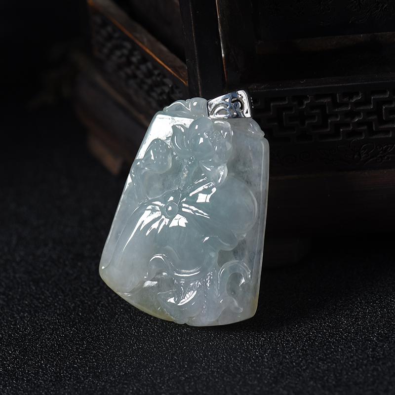 糯种淡绿翡翠连年有余吊坠-红掌柜