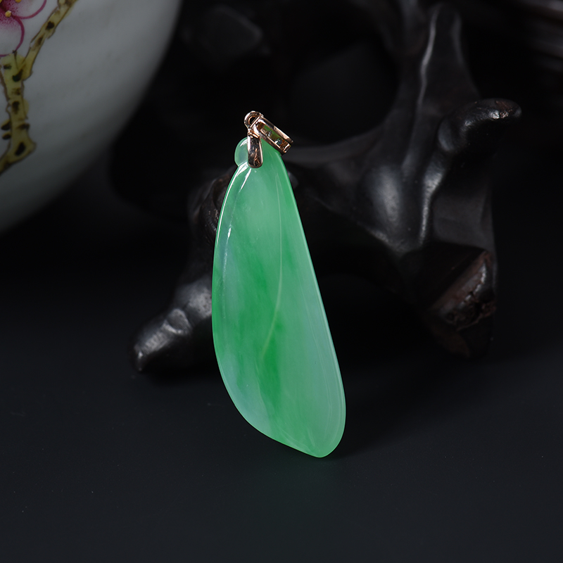 18K金镶钻缅甸翡翠随形吊坠-红掌柜