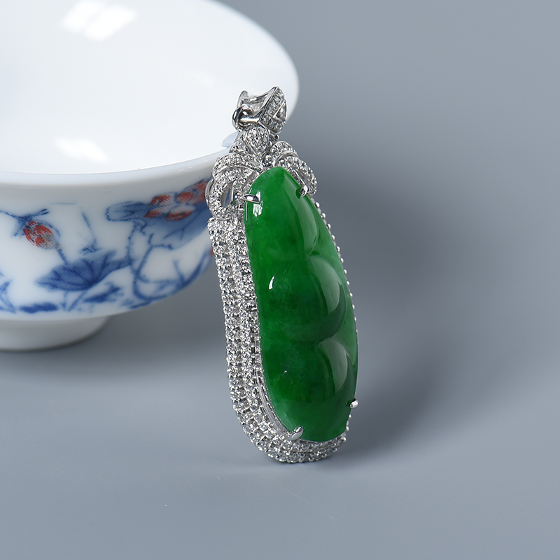 18K金镶钻糯种满绿翡翠四季豆吊坠-红掌柜