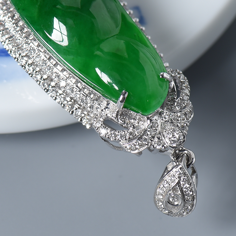 18K金镶钻缅甸糯种满绿翡翠吊坠-红掌柜