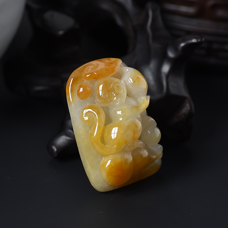 缅甸糯种黄翡翡翠猴子抱桃吊坠-红掌柜