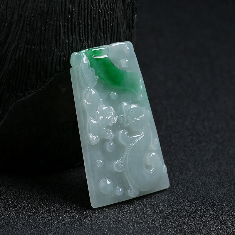 天然冰糯种带翠翡翠龙牌挂件 - 红掌柜