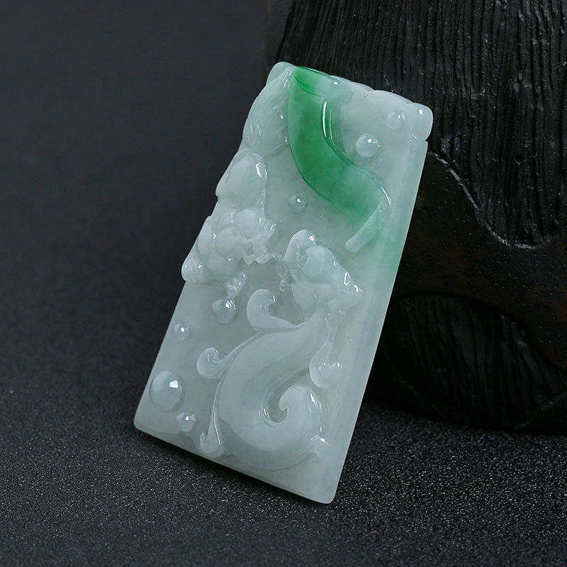 冰糯种带翠翡翠龙牌挂件 - 红掌柜