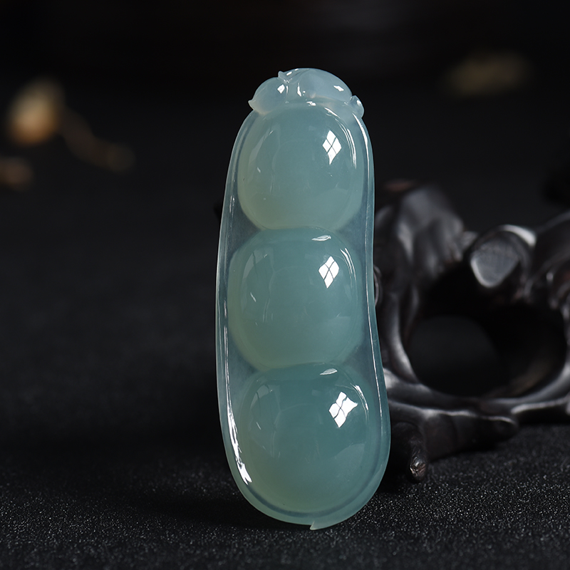 冰糯种淡绿翡翠福豆吊坠 - 红掌柜