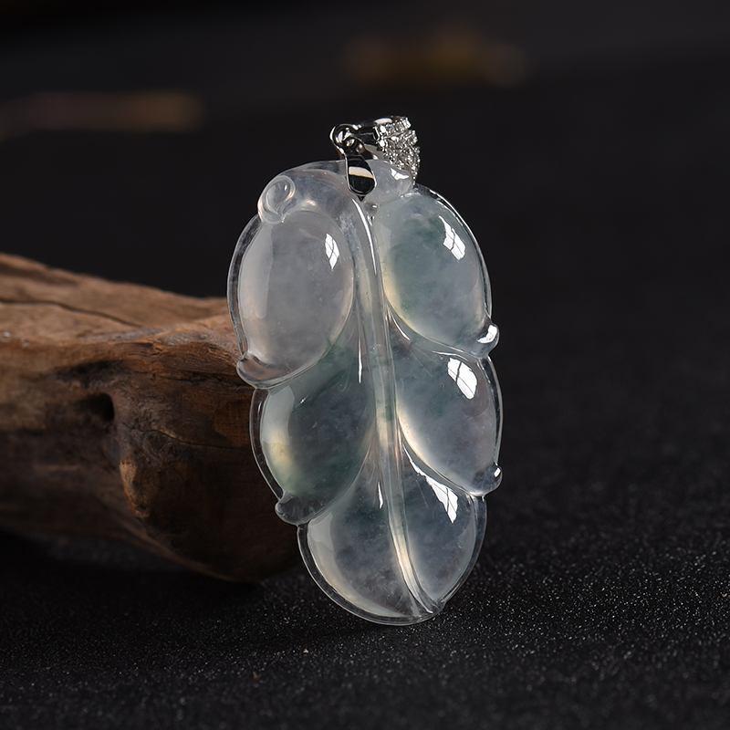 冰种飘蓝花翡翠叶子挂件-红掌柜