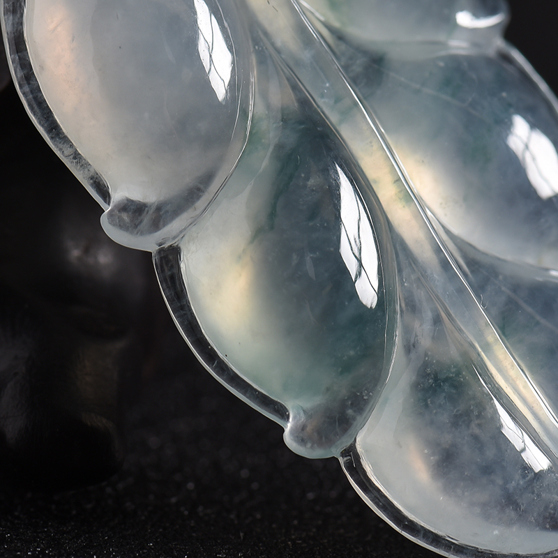 冰种飘蓝花翡翠挂件-红掌柜