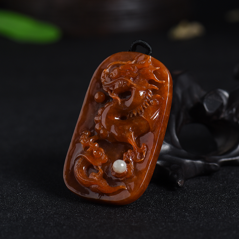 豆种黄翡龙牌挂件 - 红掌柜