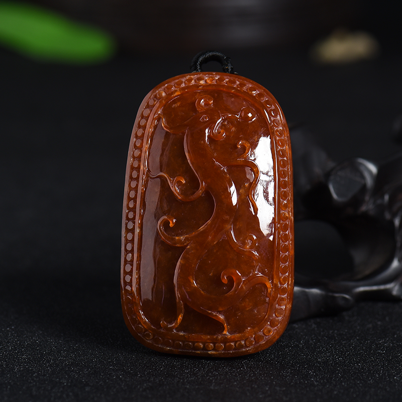 翡翠龙牌挂件 - 红掌柜