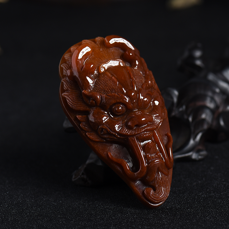 天然豆种黄翡龙头挂件-红掌柜