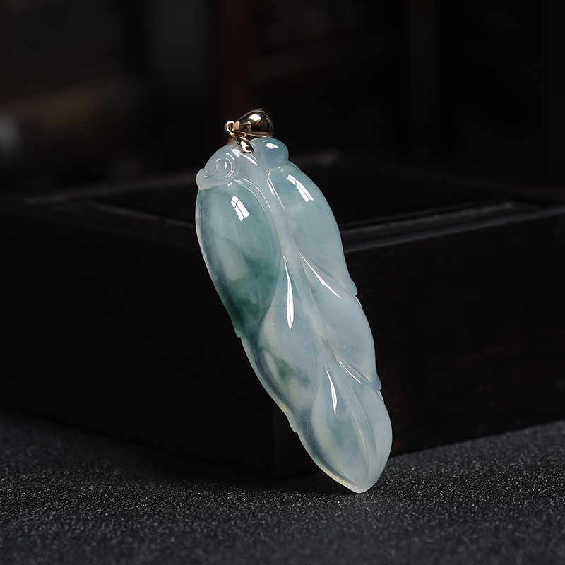 糯种飘蓝花金枝玉叶翡翠吊坠 - 红掌柜