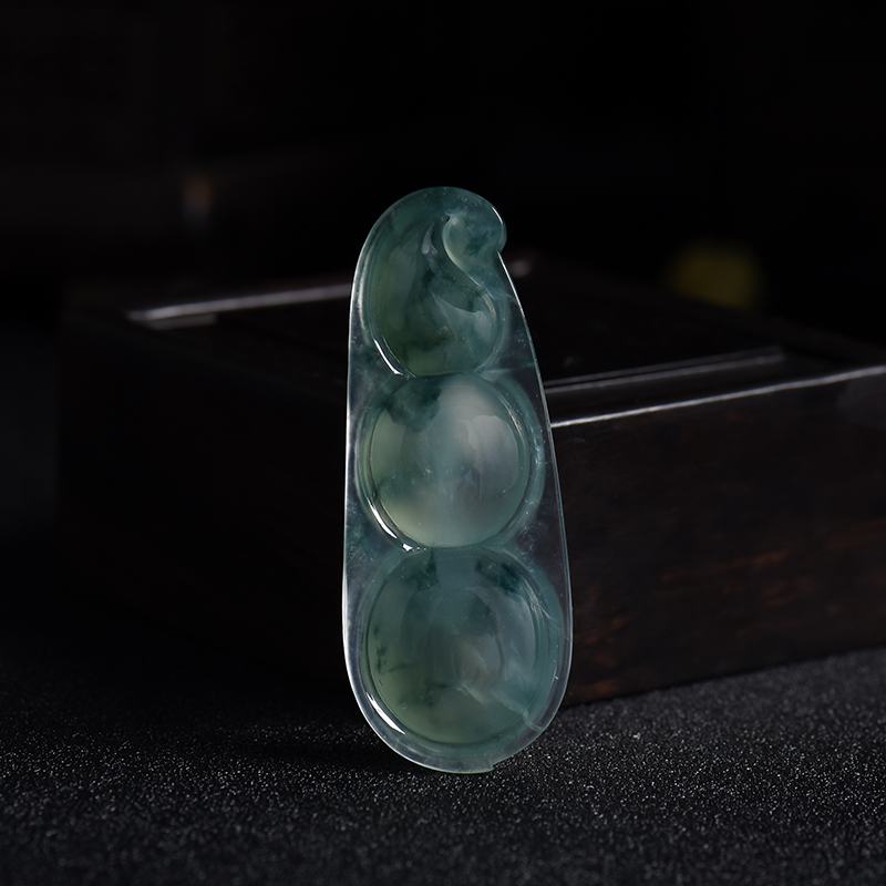 冰糯种飘蓝花翡翠吊坠 - 红掌柜