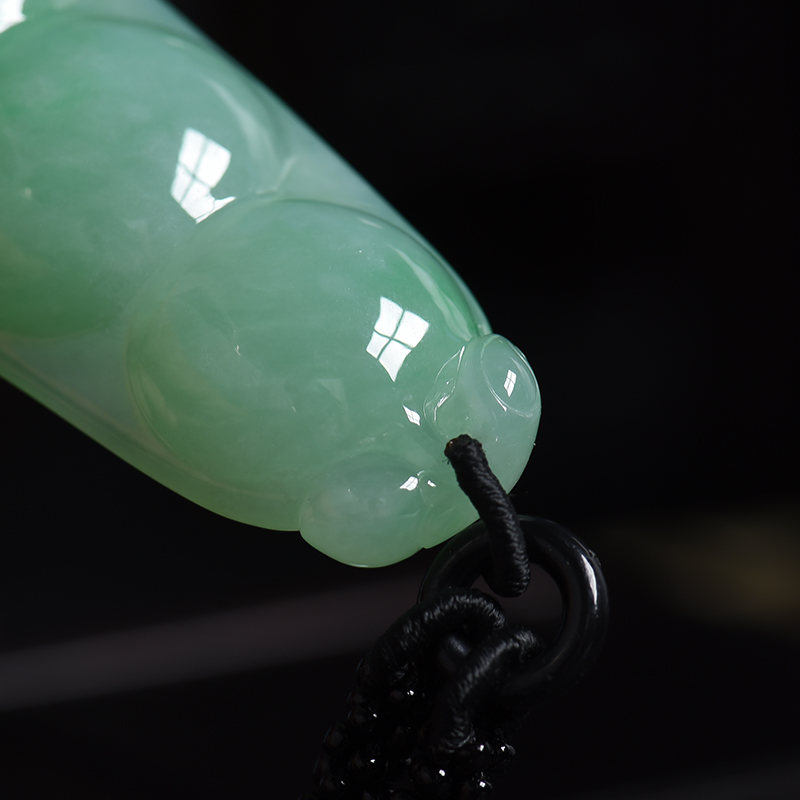 糯种浅绿色翡翠连中三元-红掌柜