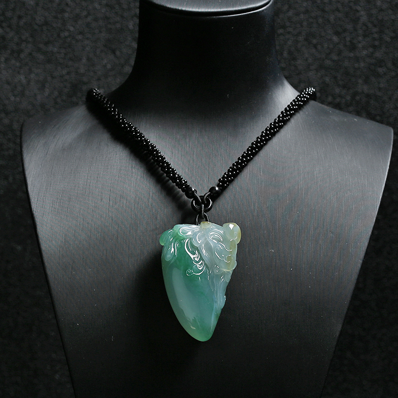 俏色翡翠吊坠-红掌柜