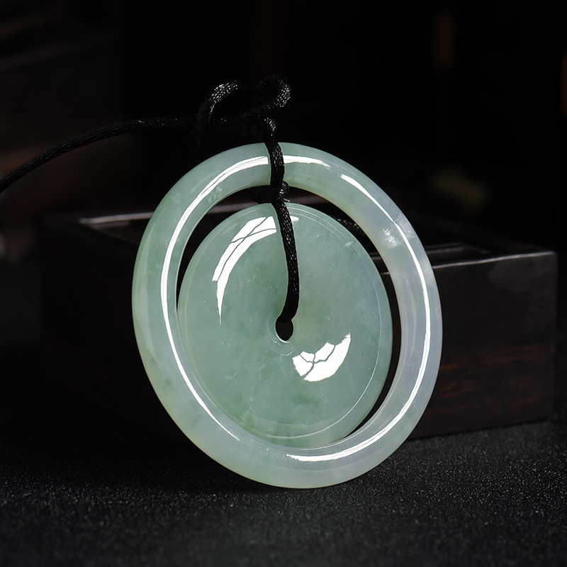 浅绿色翡翠平安扣吊坠-红掌柜