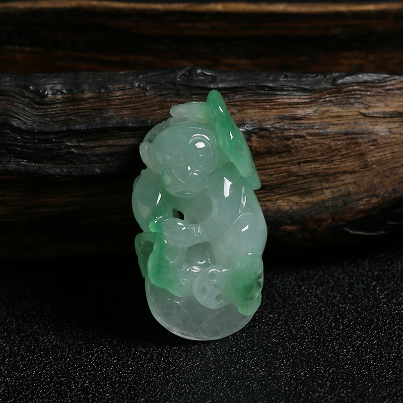 冰糯种飘绿花翡翠申猴吊坠-红掌柜