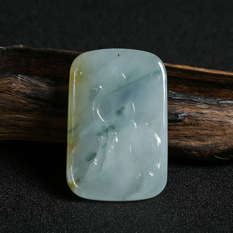  糯种俏色翡翠牌子-红掌柜