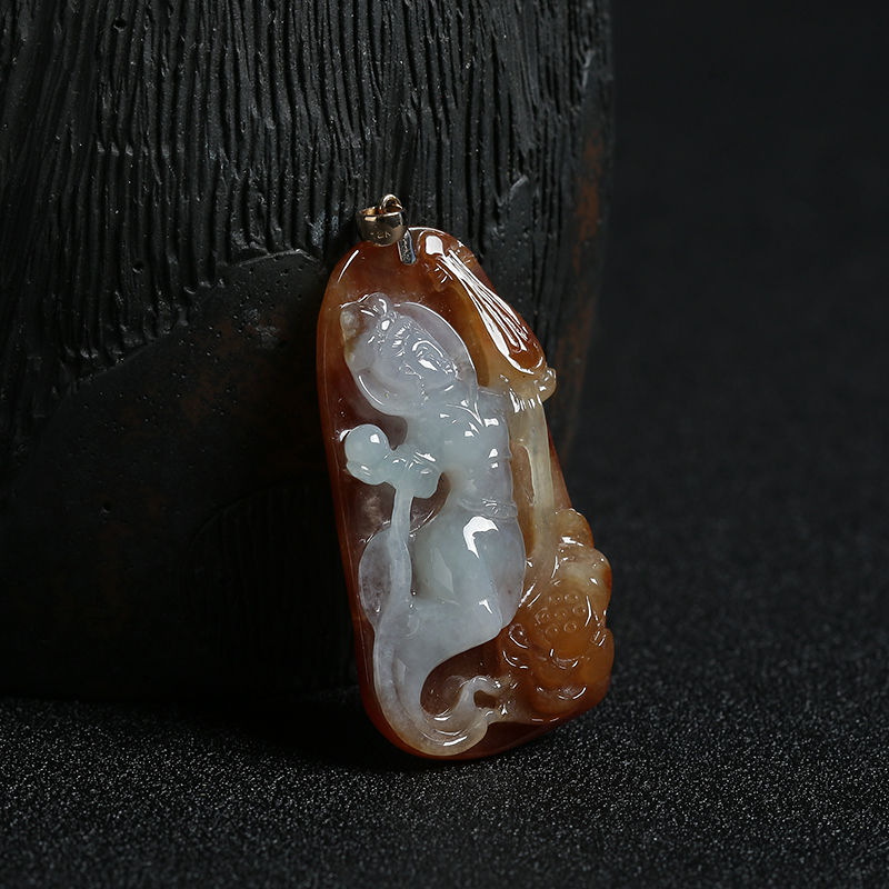 糯种俏色翡翠飞天吊坠-红掌柜