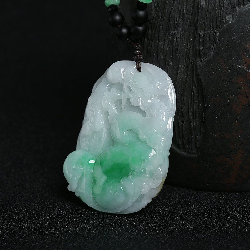  糯种翡翠龙牌吊坠-红掌柜