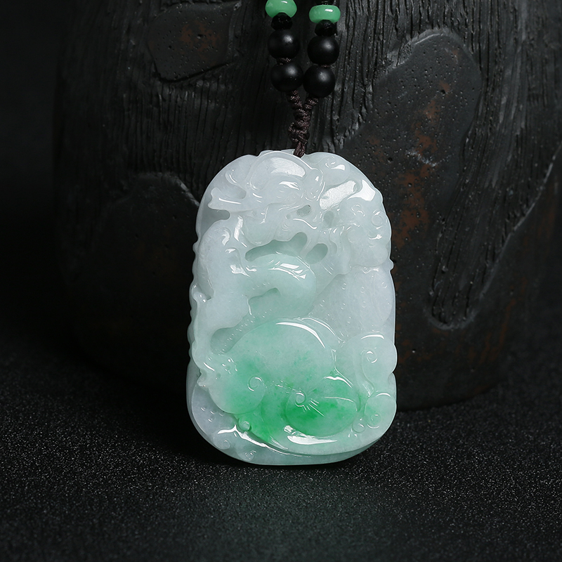 糯种飘绿花翡翠龙牌吊坠-红掌柜