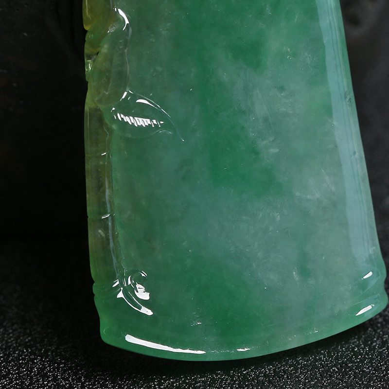 糯冰种俏色翡翠吊坠 - 红掌柜