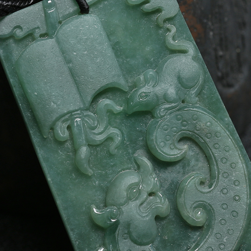 糯种暗绿翡翠龙吊坠 - 红掌柜