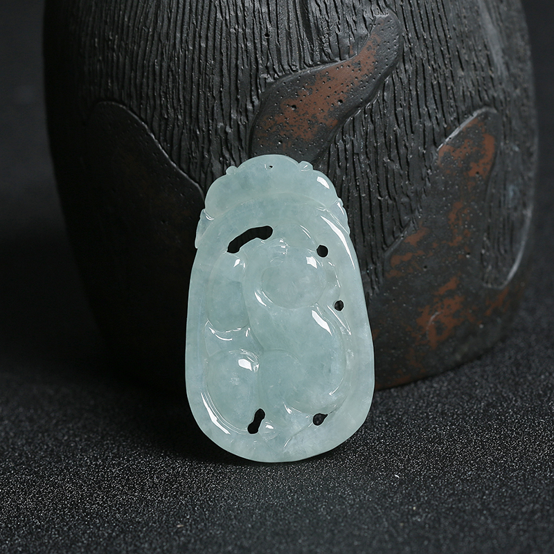 浅绿翡翠灵猴献桃吊坠 - 红掌柜