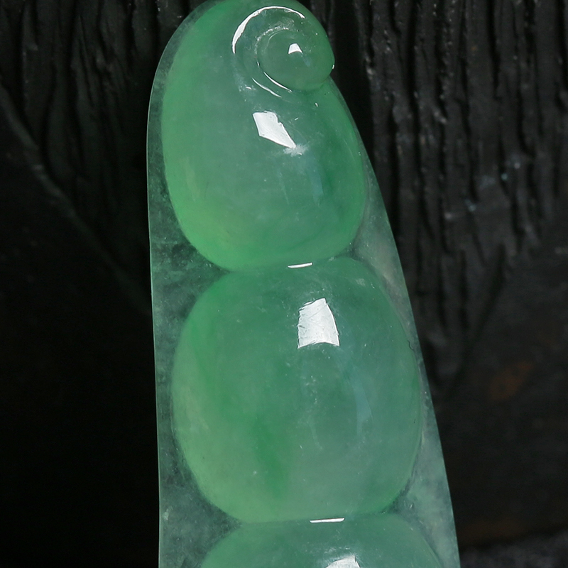 糯种阳绿翡翠吊坠 - 红掌柜