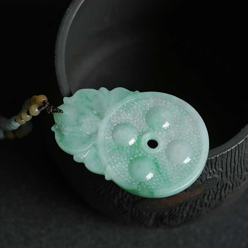 翡翠福在眼前吊坠 - 红掌柜