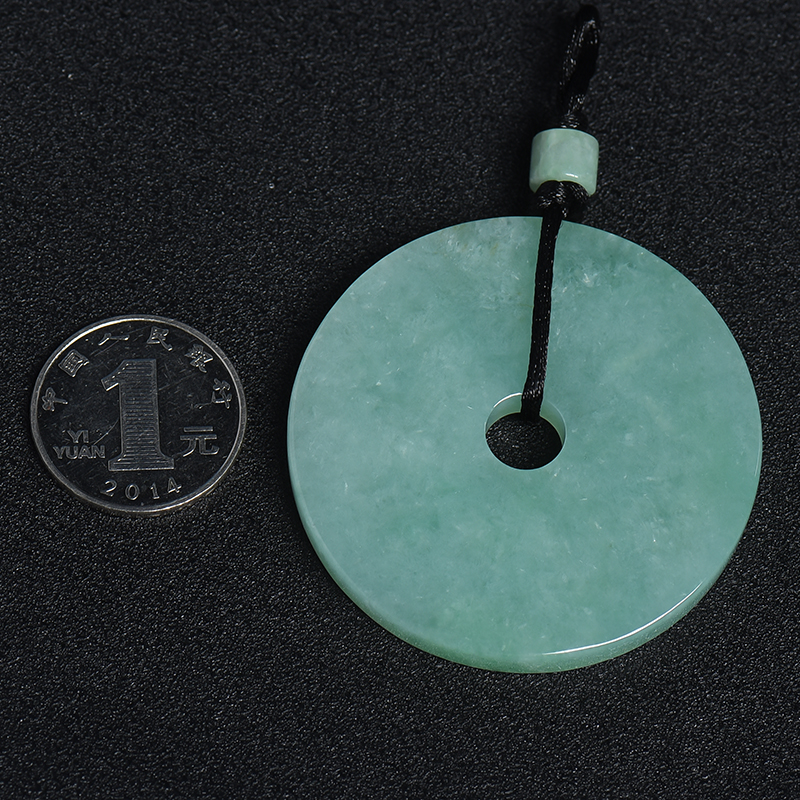 缅甸冰糯种浅绿翡翠吊坠-红掌柜