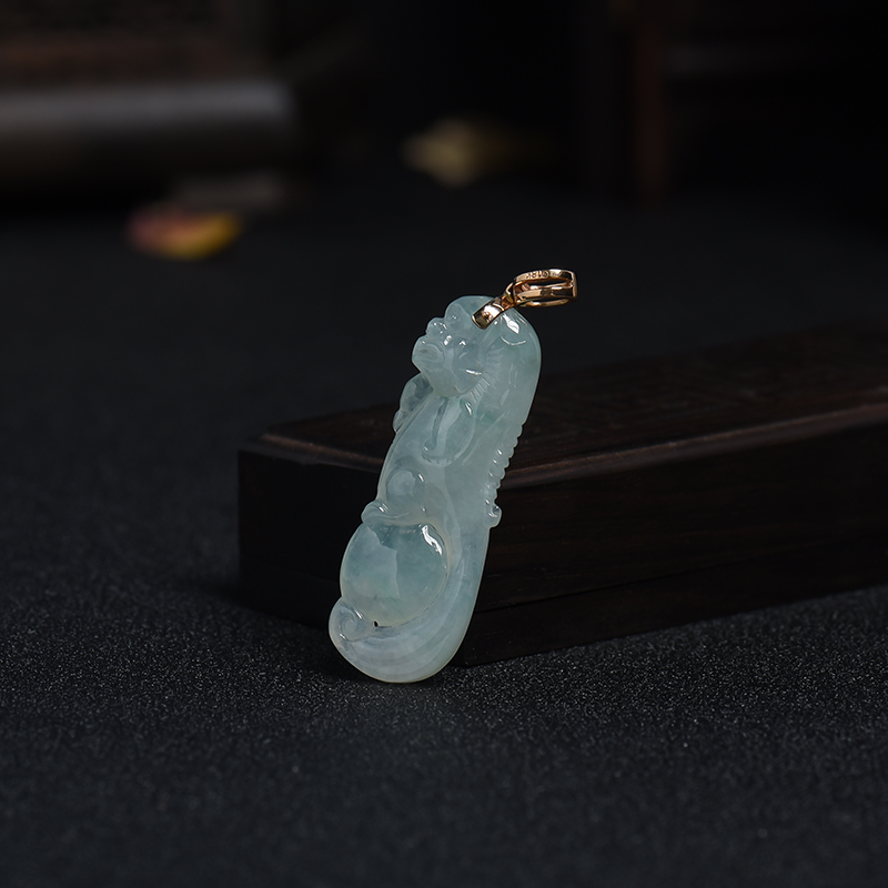天然冰糯种翡翠海马吊坠-红掌柜