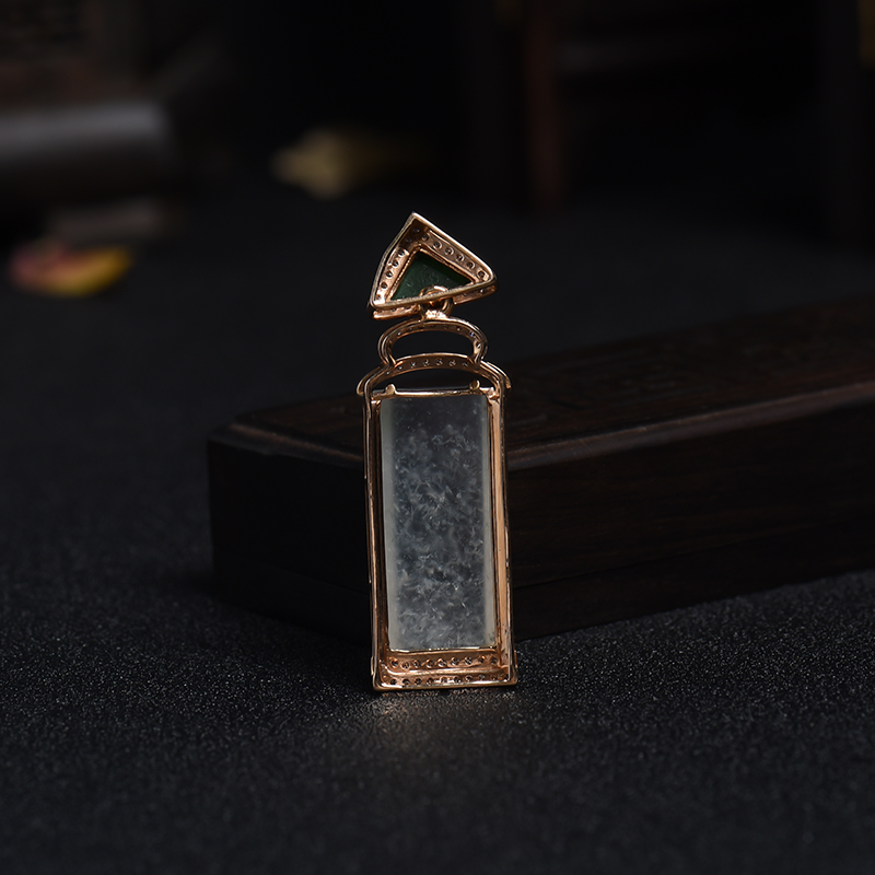 18K金镶钻冰糯种翡翠无事牌吊坠-红掌柜