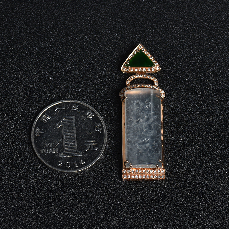 18K金镶钻翡翠无事牌吊坠-红掌柜