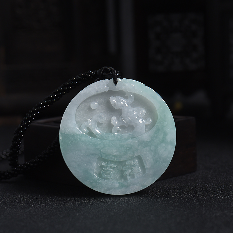 缅甸天然糯种浅绿翡翠龙牌吊坠-红掌柜