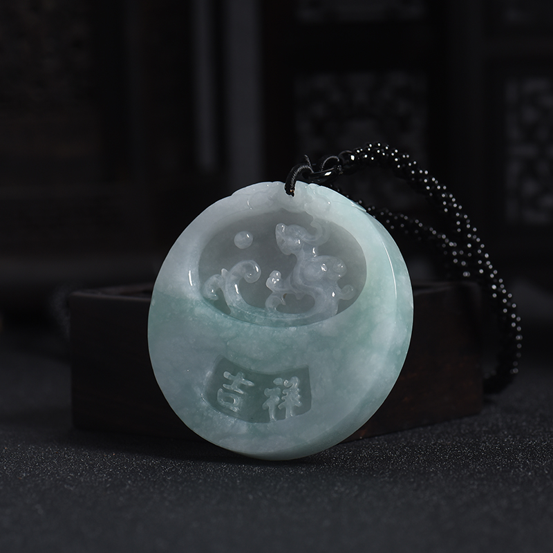 缅甸糯种浅绿翡翠龙牌吊坠-红掌柜
