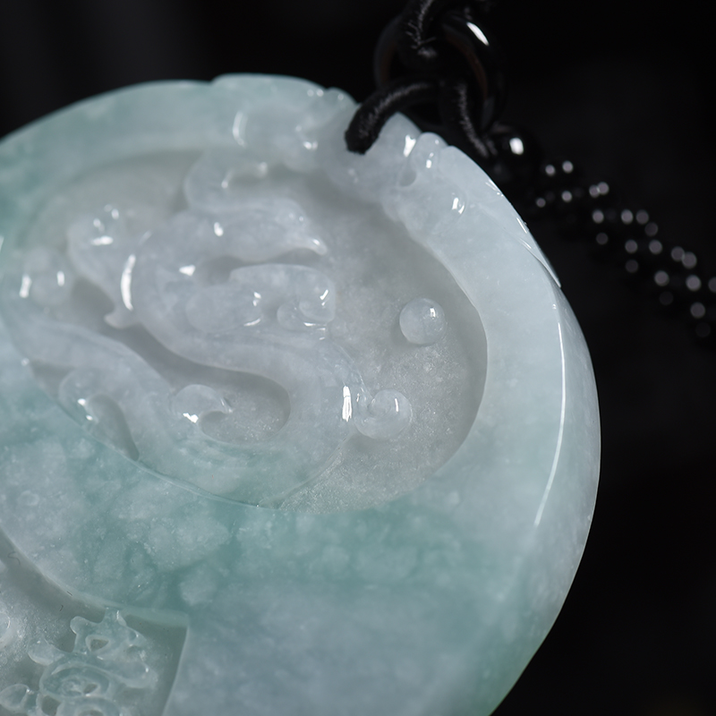 缅甸天然糯种浅绿翡翠吊坠-红掌柜